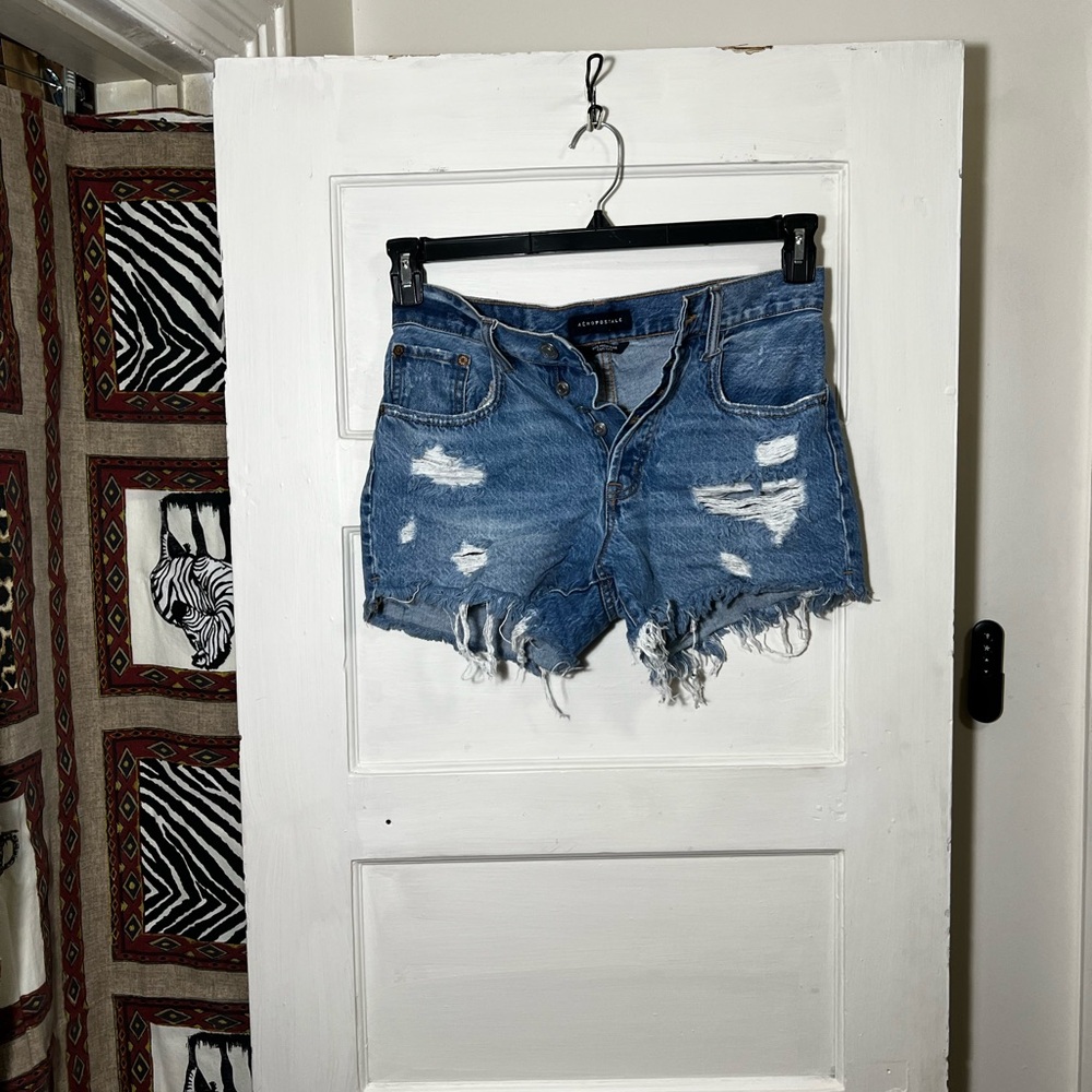 Comfy lightwash true denim Aeropostale 90s high rise cut off distressed shorts